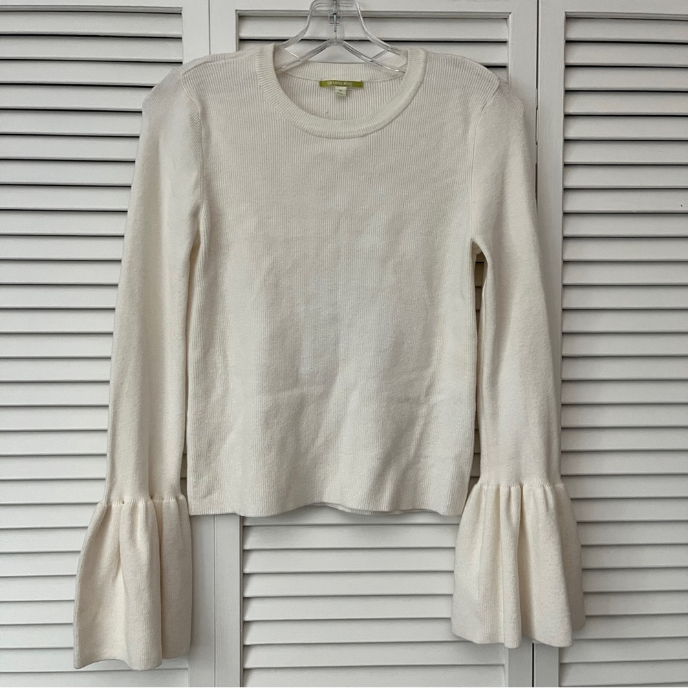 Gianni Bini Crop ribbed knit cream sweater crew neck bell sleeve, size M.